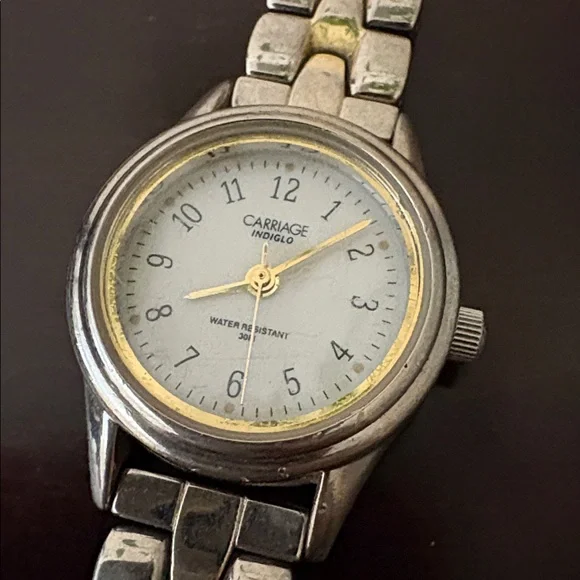 Lot of 5 old watches - need batteries - Picture 8 of 9